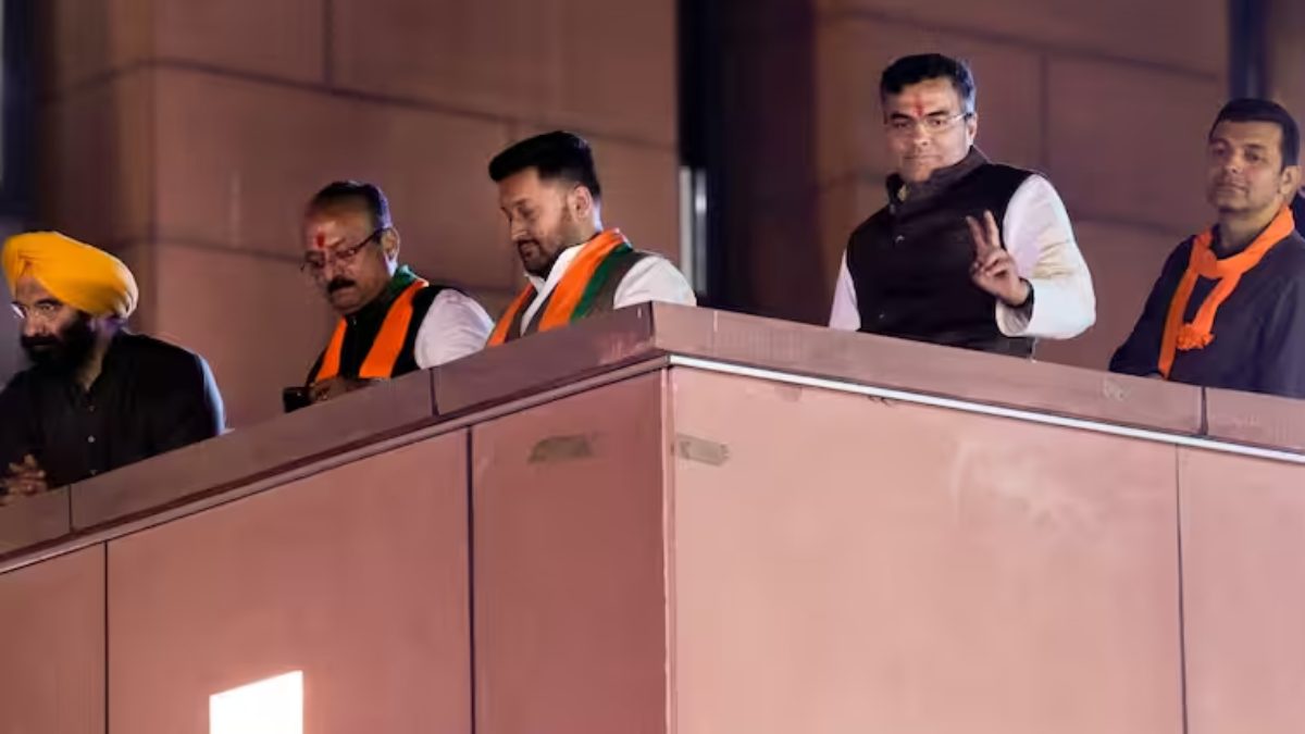 Delhi New CM Name: दिल्ली के नए सीएम और शपथग्रहण समारोह को लेकर आई बड़ी अपडेट, मुख्यमंत्री और मंत्री इस दिन लेंगे शपथ 