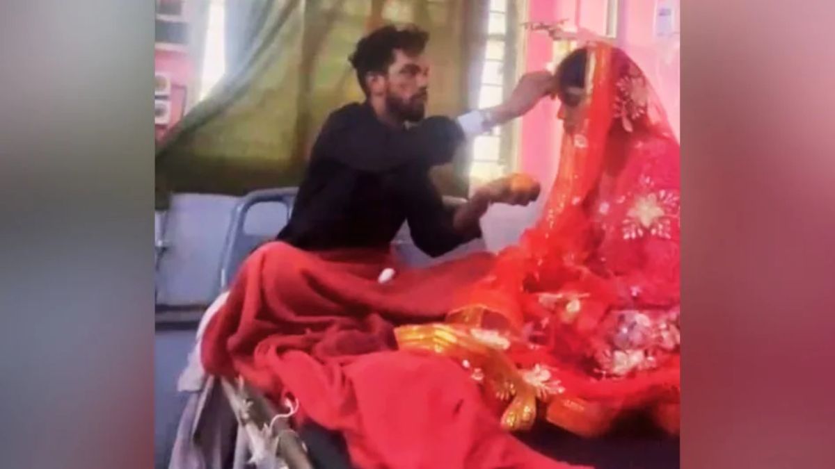 बेड पर पड़ा मरीज बना दूल्हा, अस्पताल का बेड बना शादी मंडप, फिर हुई ये अनोखी शादी, अब प्रेमिका के हौसले को लोग कर रहे सलाम, आप भी पढ़े ये प्रेम कहानी