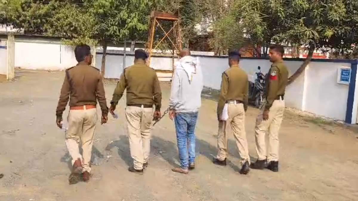 सरकारी टेंडर दिलाने के नाम पर 1 करोड़ 20 लाख की ठगी, फरार आरोपी चढ़ा पुलिस के हत्थे, जगह बदल बदलकर दे रहा था चकमा    