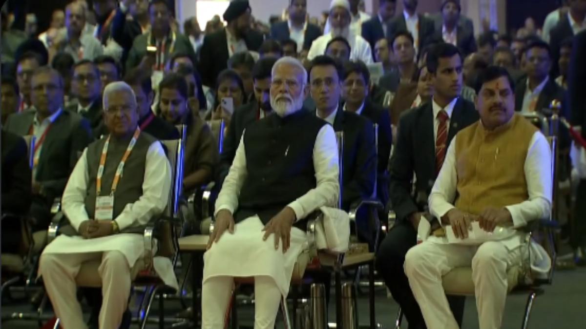 मानव संग्रहालय पहुंचे पीएम मोदी: सीएम डॉ मोहन ने किया स्वागत, थोड़ी देर में ग्लोबल इन्वेस्टर्स समिट का करेंगे शुभारंभ