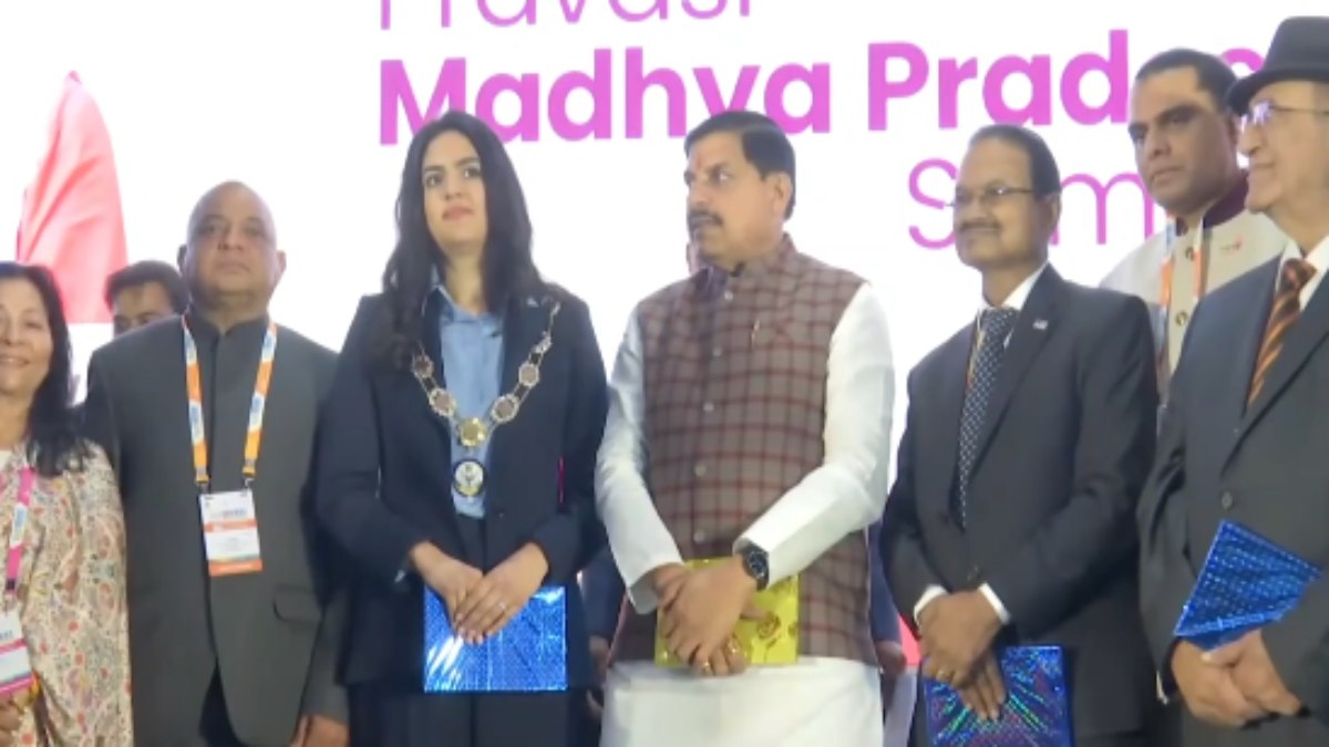 एक मोदी जिम्बाब्वे में, एक मोदी जी हमारे यहां… प्रवासी भारतीय समिट में CM डॉ मोहन, GIS मेहमानों के साथ महाकालेश्वर के किए दर्शन, निवेश के लिए किया आमंत्रित