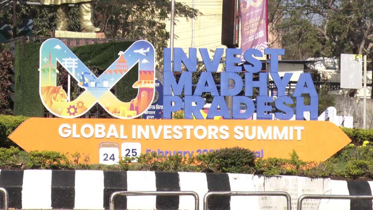 मुख्य कार्यक्रम GIS की नई प्लानिंग: मंच पर नहीं बैठेंगे PM मोदी, कार्यक्रम स्थल के पीछे पीएम और सीएम का बना लाउंज