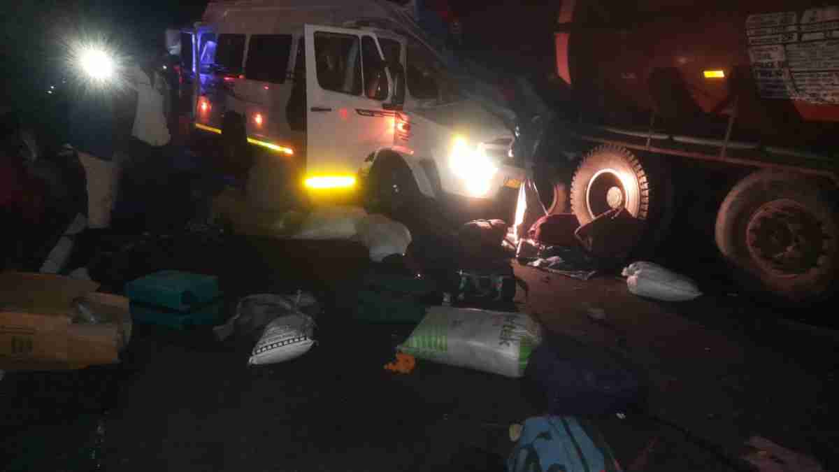 MP में खून से लाल हुई सड़क: महाकाल के दर्शन कर लौट रहे 4 श्रद्धालुओं की दर्दनाक मौत, दर्जनों घायल