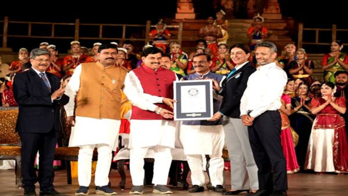 खजुराहो में 51वें नृत्य महोत्सव का भव्य आगाज: 139 कलाकारों ने रचा विश्व रिकॉर्ड, 24 घंटे 9 मिनट और 26 सेकंड तक प्रस्तुत किए शास्त्रीय नृत्य