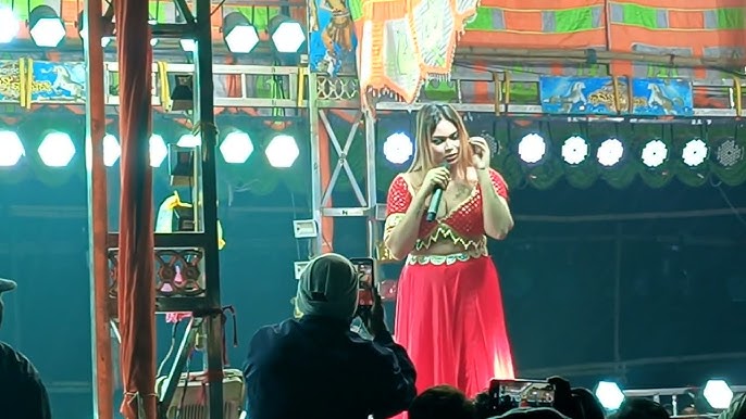 आइटम गर्ल Nisha Maharana के Jatra show में खूब मचा बवाल…