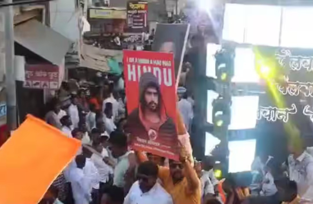 शिवाजी महाराज की जयंती पर लहराए गए लॉरेंस बिश्नोई के पोस्टर, लिखा- ‘I am Hindu’, नितेश राणे को बताया ‘जिहादियों का बाप’, 24 घंटे में युवक गिरफ्तार