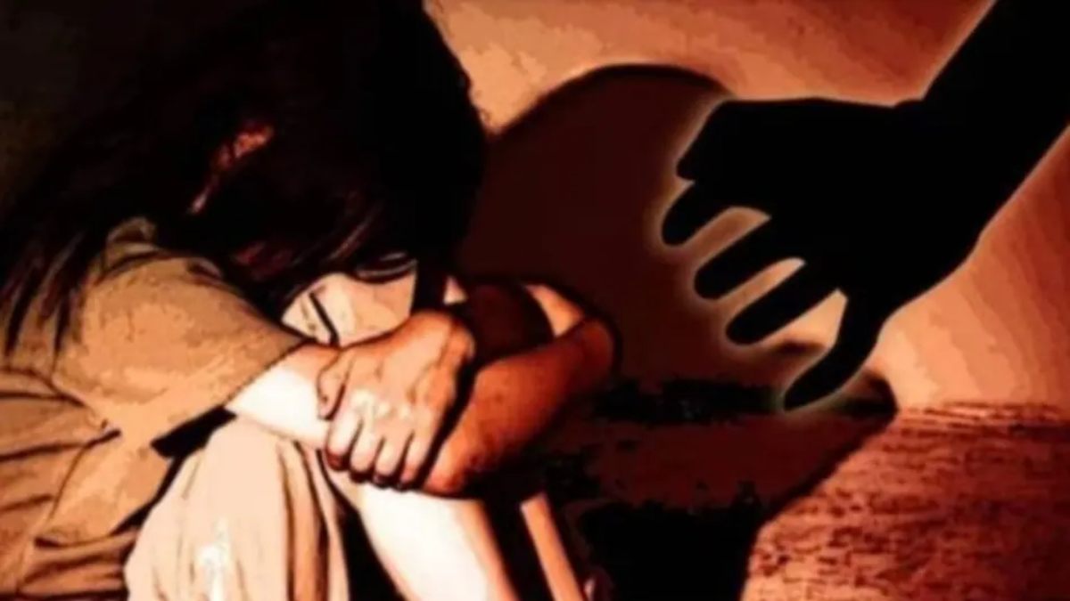 5 साल की मासूम से दरिंदगी: घर पर अकेला पाकर पड़ोसी ने किया दुष्कर्म, ऐसे हुआ खुलासा 