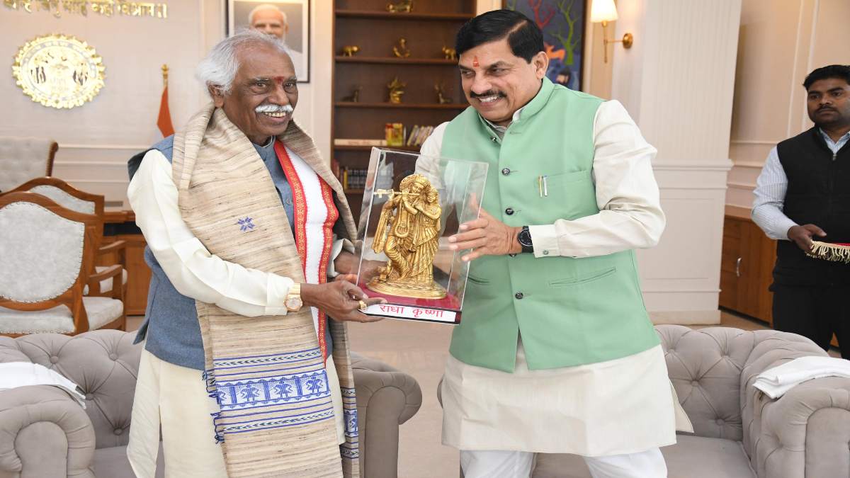 MP पहुंचे हरियाणा के राज्यपाल: CM डॉ मोहन ने बंडारू दत्तात्रेय का किया स्वागत, इन मुद्दों पर हुई चर्चा