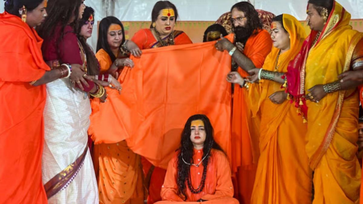 अगर वो इस्लाम में चली जाती तो… ममता कुलकर्णी को मिला महामंडलेश्वर लक्ष्मी नारायण त्रिपाठी का साथ, कहा- वो किन्नर अखाड़ा की अंग थीं, है और रहेंगी…