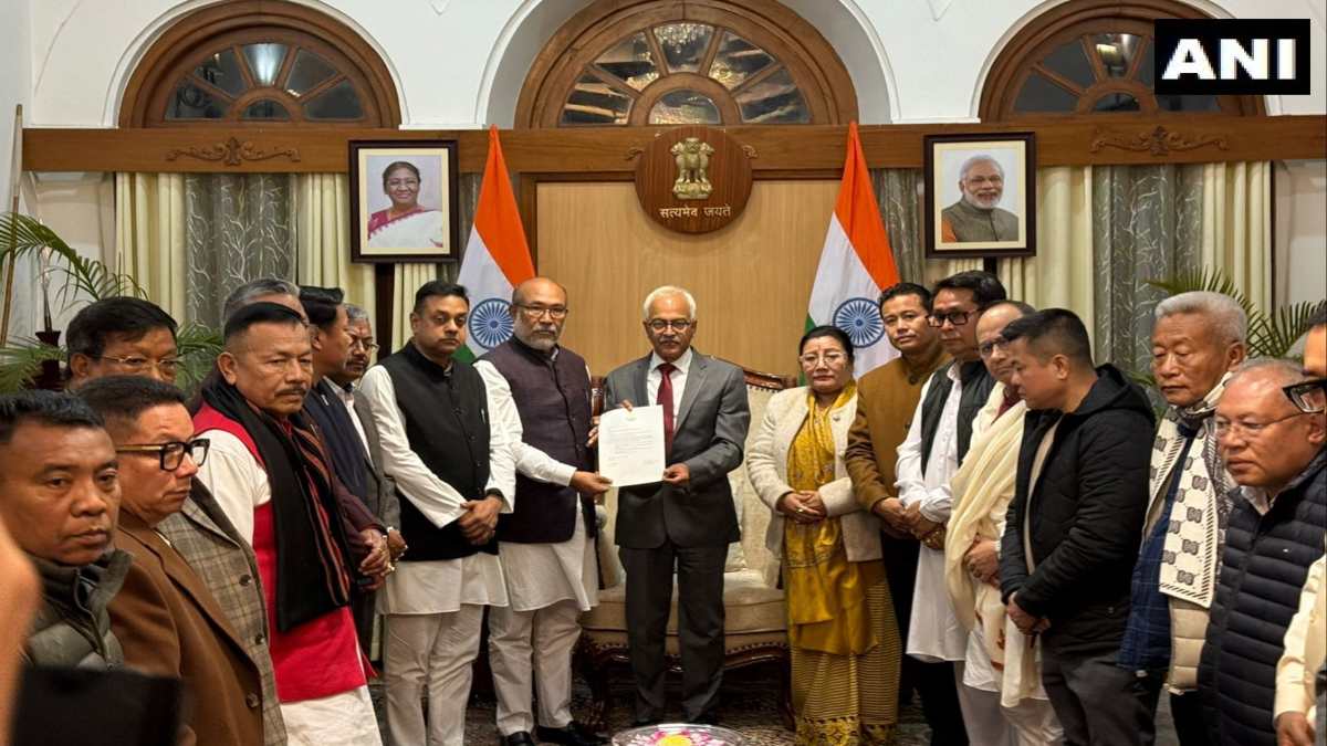 BIG BREAKING: मणिपुर के सीएम ने दिया इस्तीफा, आज ही अमित शाह से की थी मुलाकात
