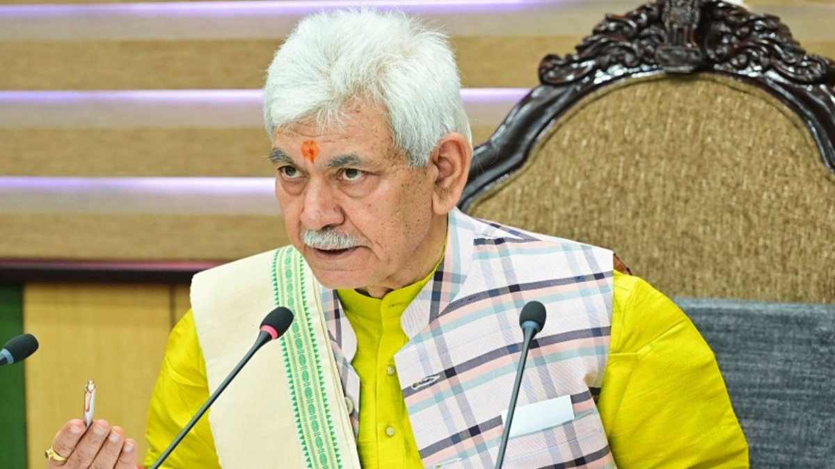 Jammu & Kashmir: आतंकवाद समर्थकों पर LG का एक्शन, 3 सरकारी कर्मचारियों को किया बर्खास्त