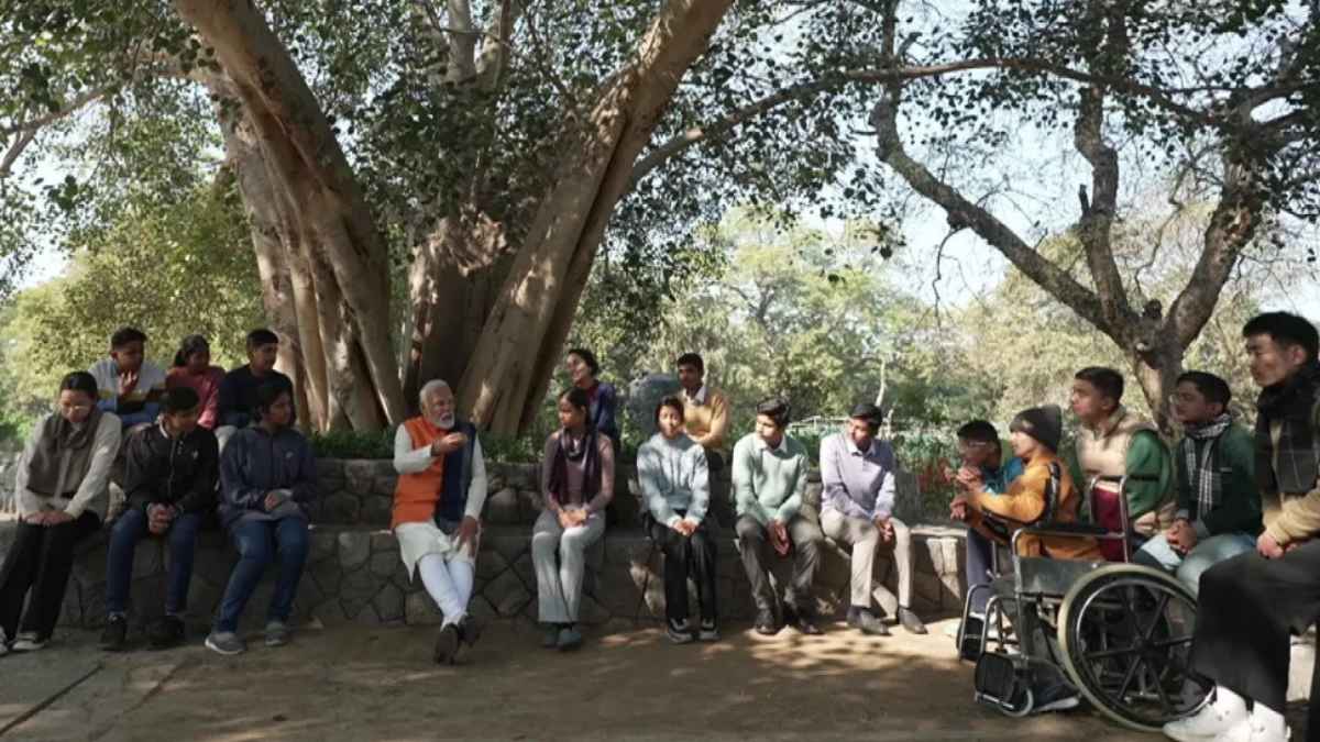 PM मोदी ने दिल्ली चुनाव से पहले छात्रों से की बातचीत: AAP के एजुकेशन मॉडल पर बोला हमला, कहा- 9वीं के बाद उन बच्चों को आगे नहीं जाने देते…