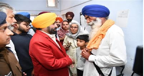 सीएम भगवंत मान ने तहसील परिसरों का किया औचक निरीक्षण