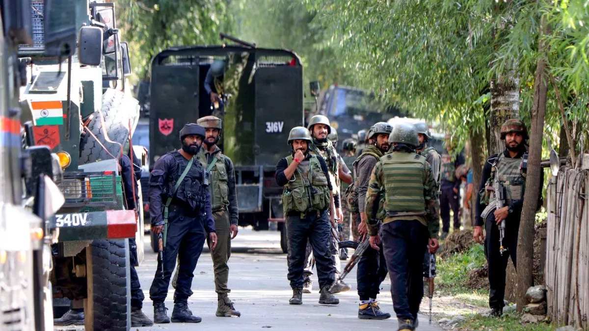 J-K: इंडियन आर्मी ने LoC पर 7 पाकिस्तानी घुसपैठियों को मार गिराया, इनमें कुख्यात BAT के आतंकी भी शामिल