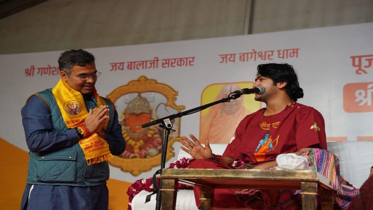 दिल्ली चुनाव में बागेश्वर बाबा की एंट्री! केजरीवाल के खिलाफ चुनाव लड़ रहे प्रत्याशी को धीरेंद्र शास्त्री का मिला आशीर्वाद