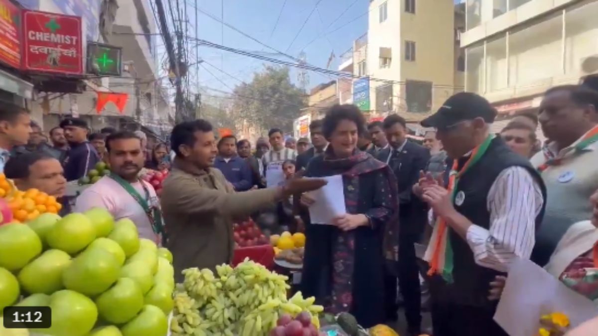 दिल्ली चुनाव प्रचार के आखिरी दिन कांग्रेस ने लगाया जोर: प्रियंका गांधी ने जंगपुरा में किया डोर-टू-डोर कैंपेन, पार्टी प्रत्याशी के लिए मांगा वोट