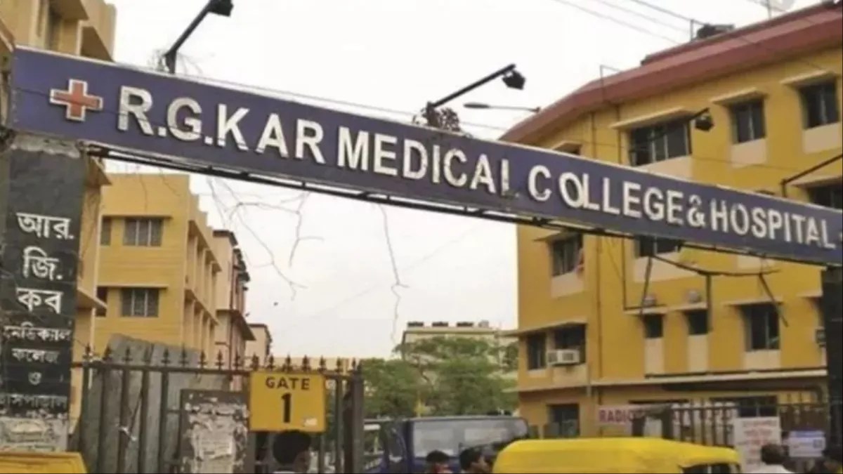 फिर सुर्खियों में RG Kar Medical College: कॉलेज की एक और छात्रा की मौत, शव का हाल देख उड़ गए लोगों के होश, पिछले वर्ष इसी कॉलेज में महिला डॉक्टर की रेप के बाद हत्या की गई थी