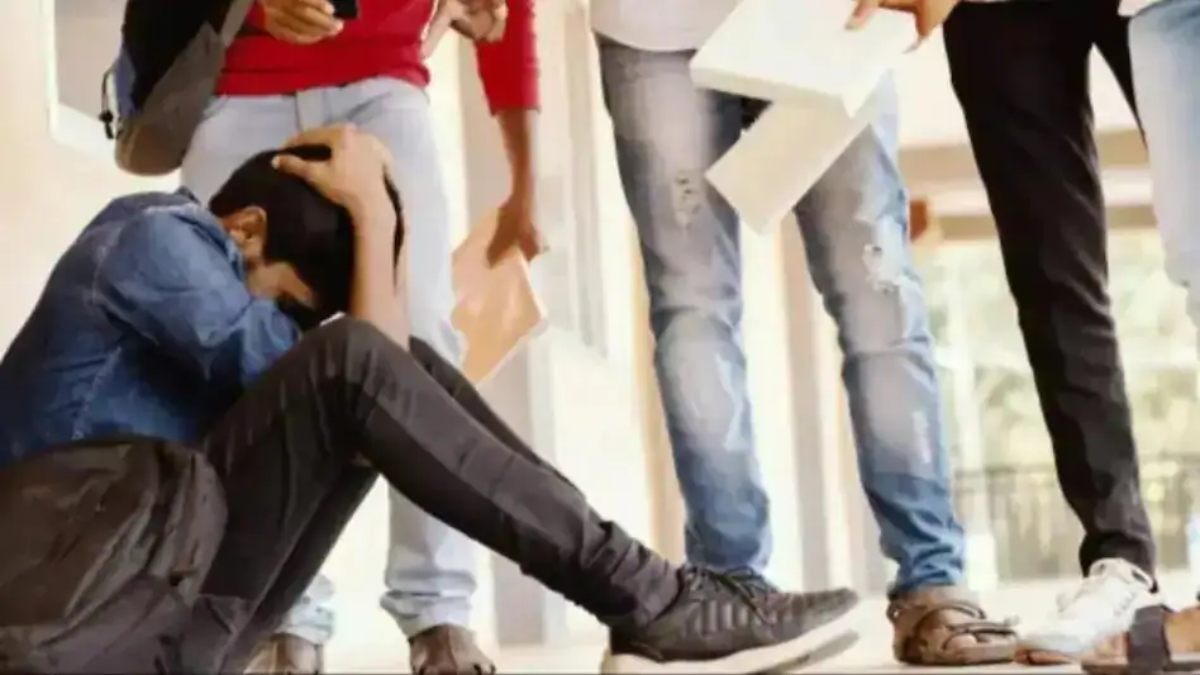 रैगिंग की ‘नर्क वाली यातना’… नर्सिंग कॉलेज में फर्स्ट ईयर के छात्रों को नग्न खड़े करना, कम्पास से गहरे जख्म और वेटलिफ्टिंग डम्बल से क्रूरता, थर्ड ईयर के 5 छात्र गिरफ्तार