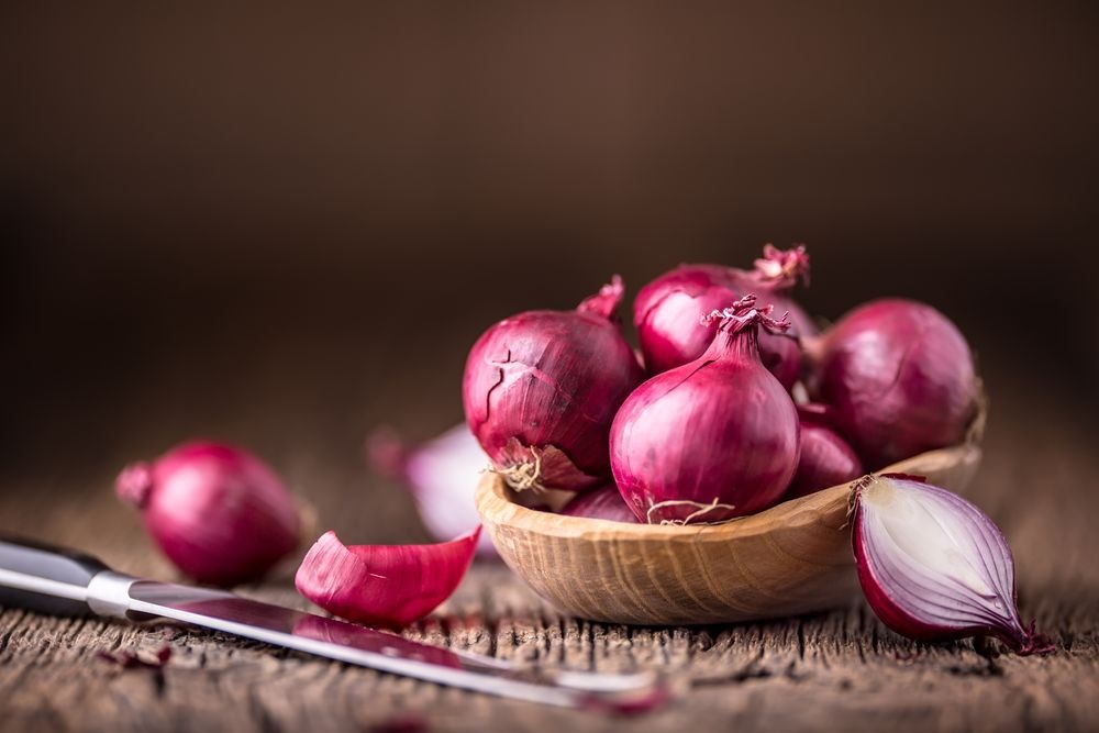 kitchen Tips : ना सड़ेगा ना गलेगा, इन तरीकों से करें प्याज को लंबे के लिए स्टोर 