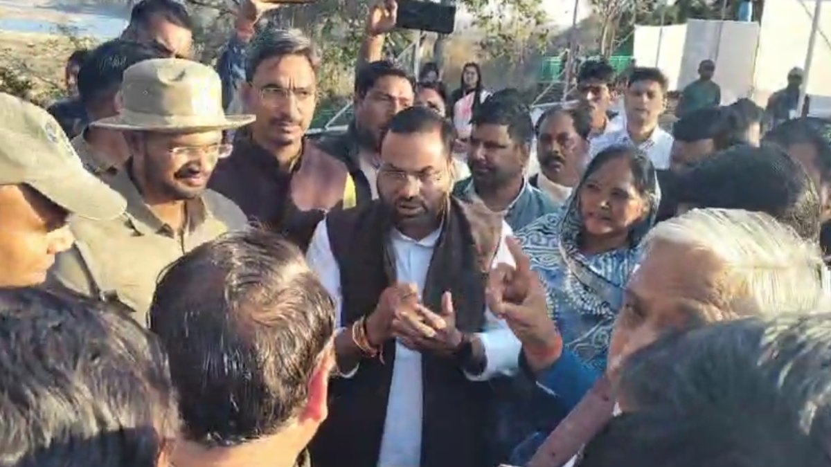 ‘सरकार की कर रहे हो बदनामी’, कूनो अधिकारियों पर फूटा बीजेपी सांसद और नेताओं का गुस्सा, जानें क्या पूरा मामला  