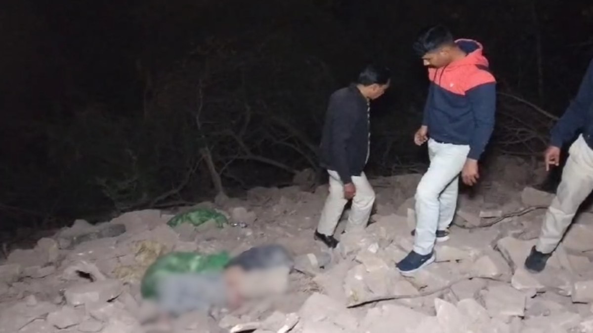 ‘तुम्हारी बेटी आत्महत्या करने जा रही है…’, मौत से पहले मां के मोबाइल की बजी थी घंटी, छात्रा के सुसाइड मामले में हुआ चौंकाने वाला खुलासा  