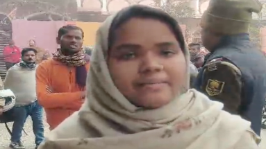 Bihar News: मोतिहारी में इंटर की परीक्षा केंद्र पर दिखा अजीबोगरीब मामला  