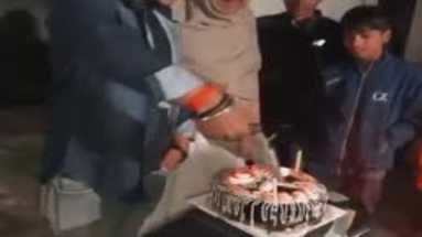 Bihar News: पिस्तौल से केक काटने वाले युवक को देनी है 12वीं की परीक्षा, एसपी से लगाई गुहार 