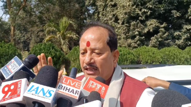 Bihar News: विजय सिन्हा ने लालू-तेजस्वी पर बोला बड़ा हमला, कहा- ‘अपने माता-पिता के 15 साल के कार्यकाल को लेकर आए और बताएं कितने लोगों को नौकरी दिया’