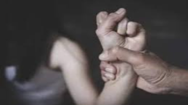 Bihar News: मनचलों ने शिक्षिका से की छेड़छाड़, विरोध करने पर…