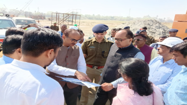 Bihar News: मुख्यमंत्री नीतीश कुमार की प्रगति यात्रा को लेकर पटना डीएम पहुंचे मनेर, निर्माण कार्य को लेकर अधिकारियों के साथ किया निरीक्षण