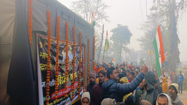 Bihar News: मणिपुर फायरिंग में शहीद हुए मोतिहारी के जवान का पार्थिव शरीर पहुंचा गांव, अंतिम दर्शन के लिए उमड़ा जनसैलाब 