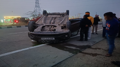Bihar News: महाकुंभ से लौट रहे परिवार की कार डिवाइडर से टकराकर पलटी, महिला की मौत, 3 घायल