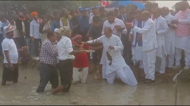Bihar News: केंद्रीय मंत्री शिवराज सिंह चौहान ने तेजस्वी यादव पर साधा निशाना, कहा- ‘हमारे प्रधानमंत्री हमेशा जनता के बीच रहते है’