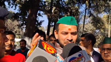 Bihar News: बागेश्वर धाम वाले बाबा पर तेज प्रताप का बड़ा आरोप, कहा- ‘अगर बागेश्वर बाबा इन घटनाओं को पहले बता देते, तो किसी की जान नहीं जाती’