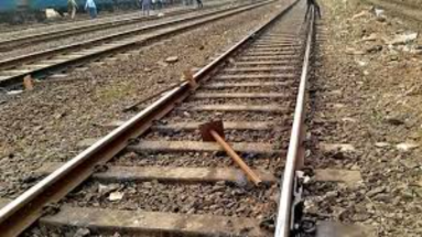 Bihar News: जसीडीह-झाझा रेलखंड में बड़ा हादसा टला, रेल कर्मचारियों की सतर्कता से बचीं कई जिंदगियां