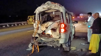 Bihar News: महाकुंभ से लौट रहे श्रद्धालुओं की कार को ट्रक ने मारी टक्कर, 3 लोगों की मौत, 4 की हालत गंभीर