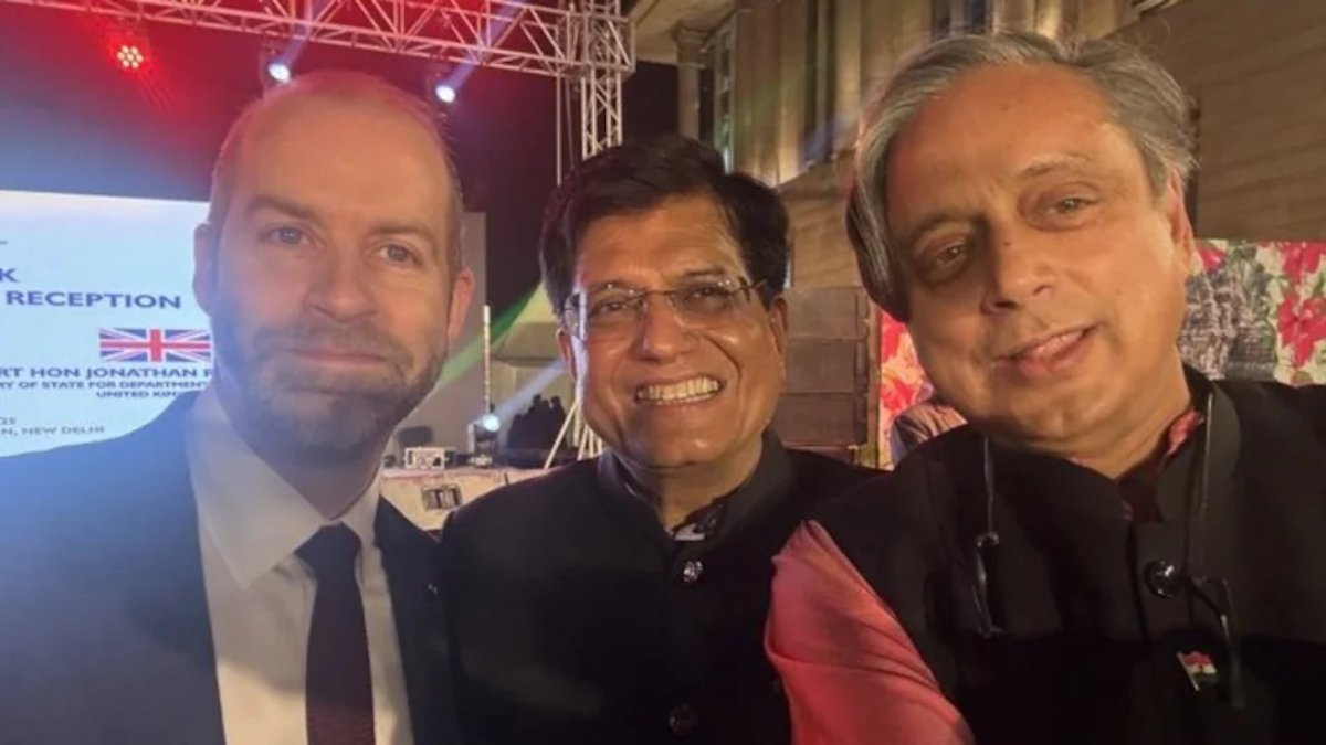 शशि थरूर ने कांग्रेस को फिर चिढ़ाया, पीयूष गोयल के साथ शेयर की सेल्फी, मोदी सरकार की तारीफ में लिखे शब्दों को पढ़ने के बाद कांग्रेस के तन-बदन में आग लगना तय