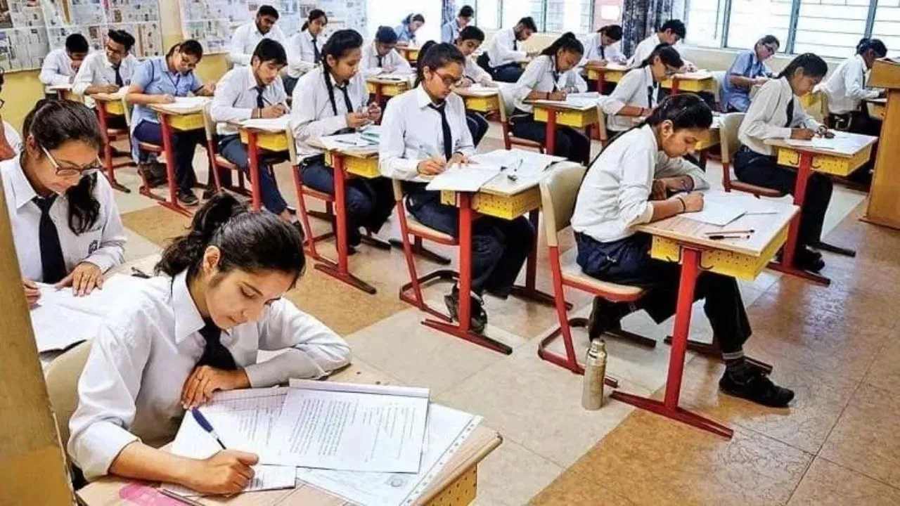 10वीं, 12वीं बोर्ड परीक्षा के विधार्थियों के लिए हेल्पलाइन सेंटर कल से होगा शुरू, एक कॉल पर मिलेगा समस्या का समाधान