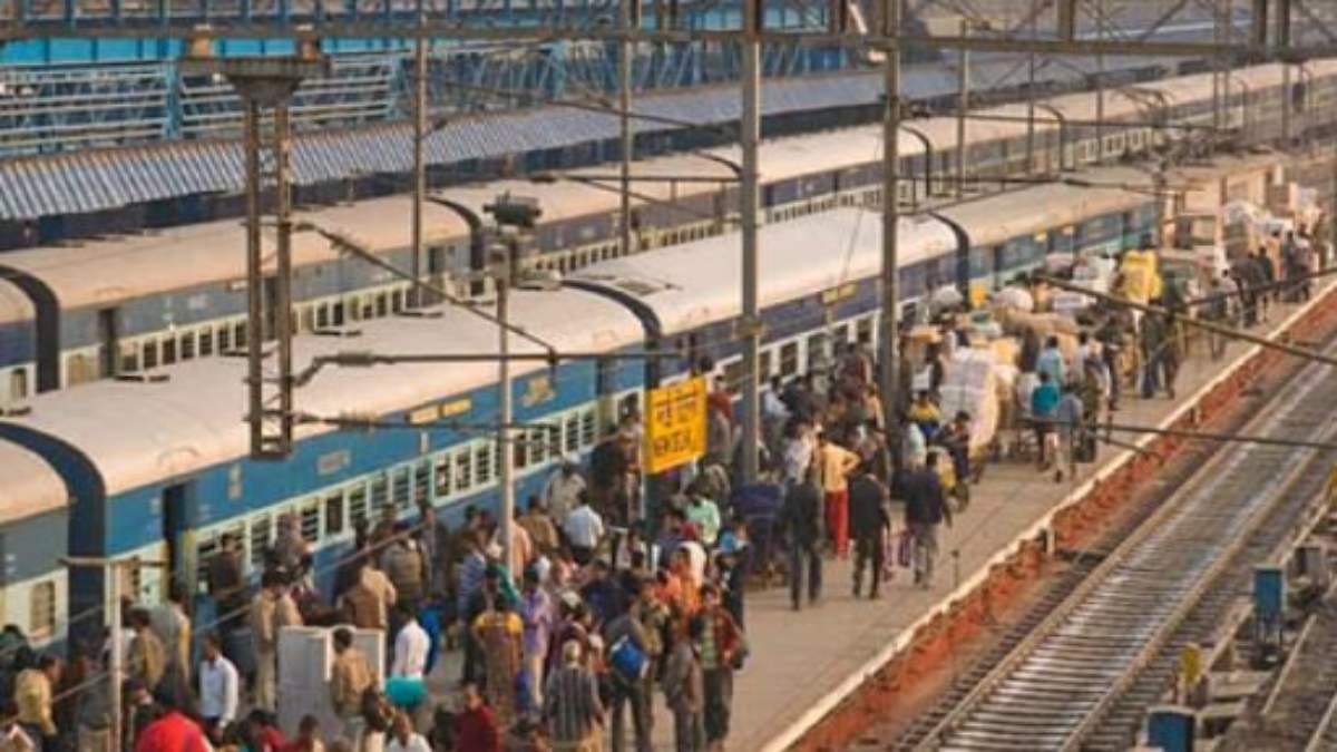 महाकुंभ जाने वाले कृपया ध्यान दें… नई दिल्ली में हुई भगदड़ के बाद भोपाल मंडल के स्टेशनों पर अलर्ट जारी, RPF-GRP सहित रेलवे स्टाफ को डटे रहने के निर्देश