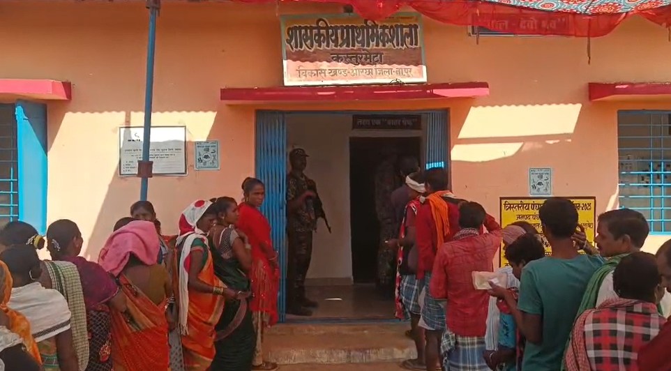 त्रिस्तरीय पंचायत चुनाव : नक्सल प्रभावित क्षेत्र कस्तूरमेटा में पहली बार वोटिंग, मतदाताओं में दिखा उत्साह 
