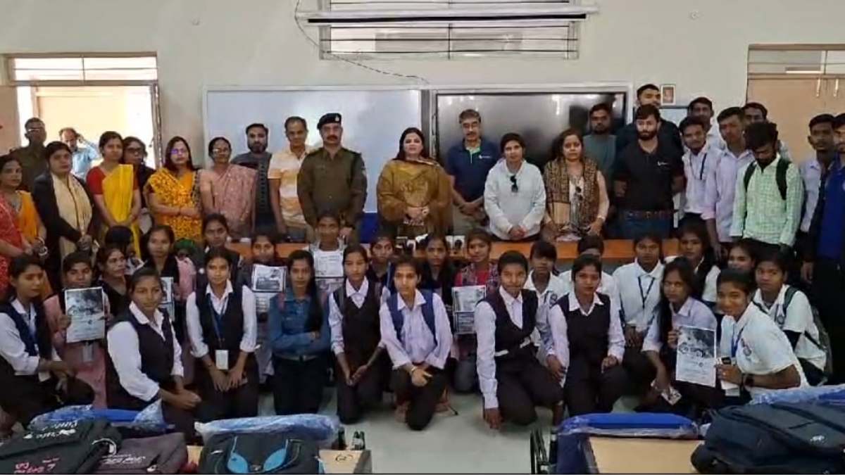 ‘Cyber Crime’: चुनौतियां और समाधान पर संगोष्ठी, पुलिस ने छात्र-छात्राओं को बताए खतरे और बचाव के उपाय