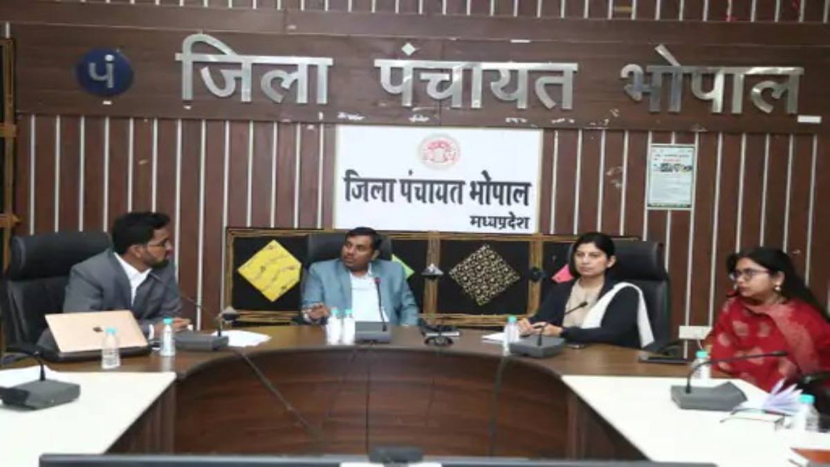 Global Investors Summit-2025: 3 हजार फूलों के गमलों से सजेंगी राजधानी की सड़कें, कलेक्टर ने ली अधिकारियों के साथ बैठक, दिए ये निर्देश