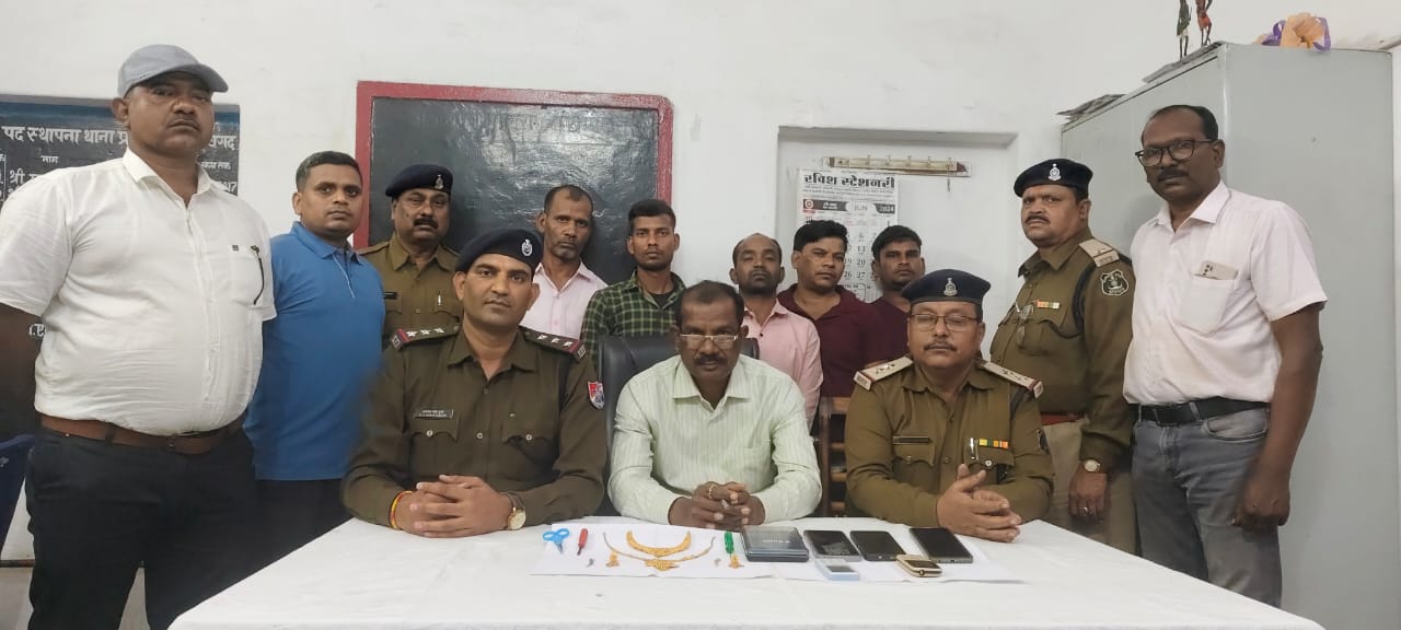 RPF Latest News: आरपीएफ ने पकड़ा बिहार का ‘मंडल गैंग’, स्क्रू ड्राइवर से खोलते थे बैग का चेन… चांपा-रायगढ़ के बीच हुई थी 6 लाख की चोरी