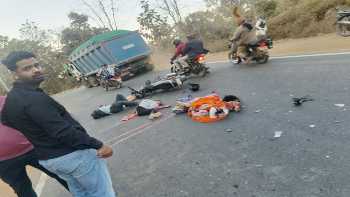 दर्दनाक सड़क हादसे में दो बच्चों की मौतः मां-बाप की हालत गंभीर, अज्ञात वाहन ने बाइक सवार को कुचला