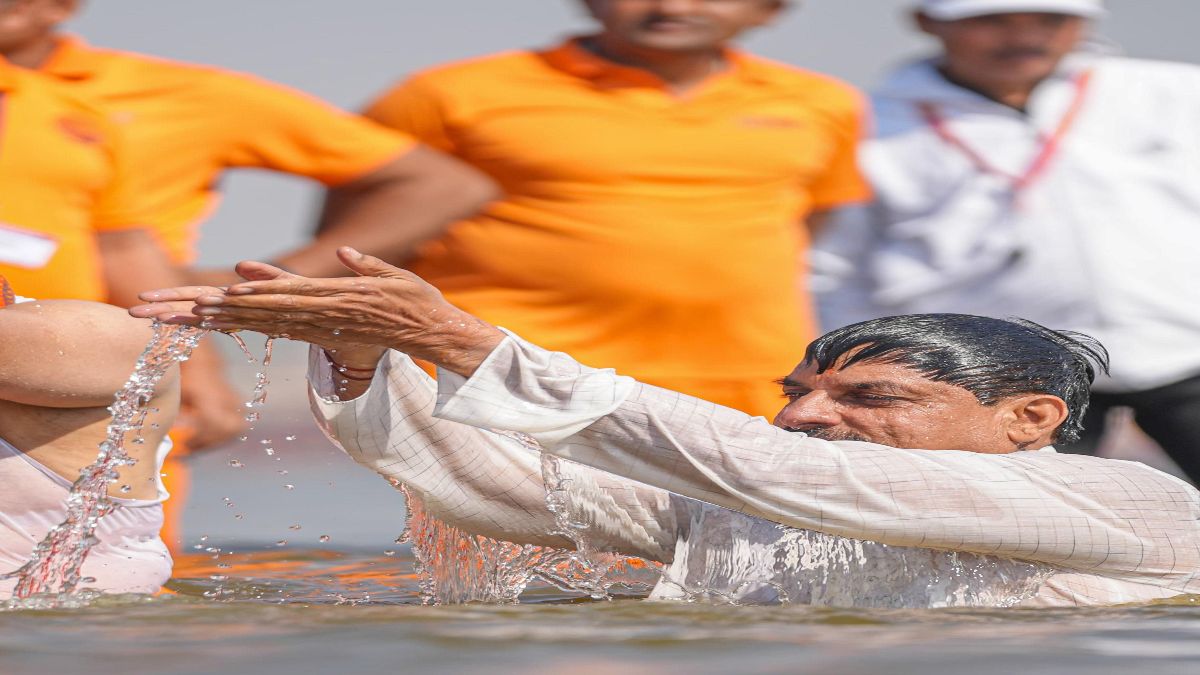 मुख्यमंत्री डॉ. मोहन ने पवित्र संगम में लगाई डुबकीः बोले- उज्जैन सिंहस्थ 2028 के भव्य आयोजन के संकल्प के साथ आया हूं प्रयागराज, महाकुंभ सनातन संस्कृति का गौरव