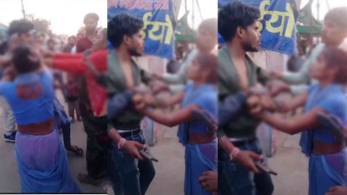 बीच सड़क पर ‘High Voltage Drama’: दो महिलाओं ने युवक की चप्पल और लात-घूंसों से की पिटाई, तमाशबीन बनी रही लोगों की भीड़