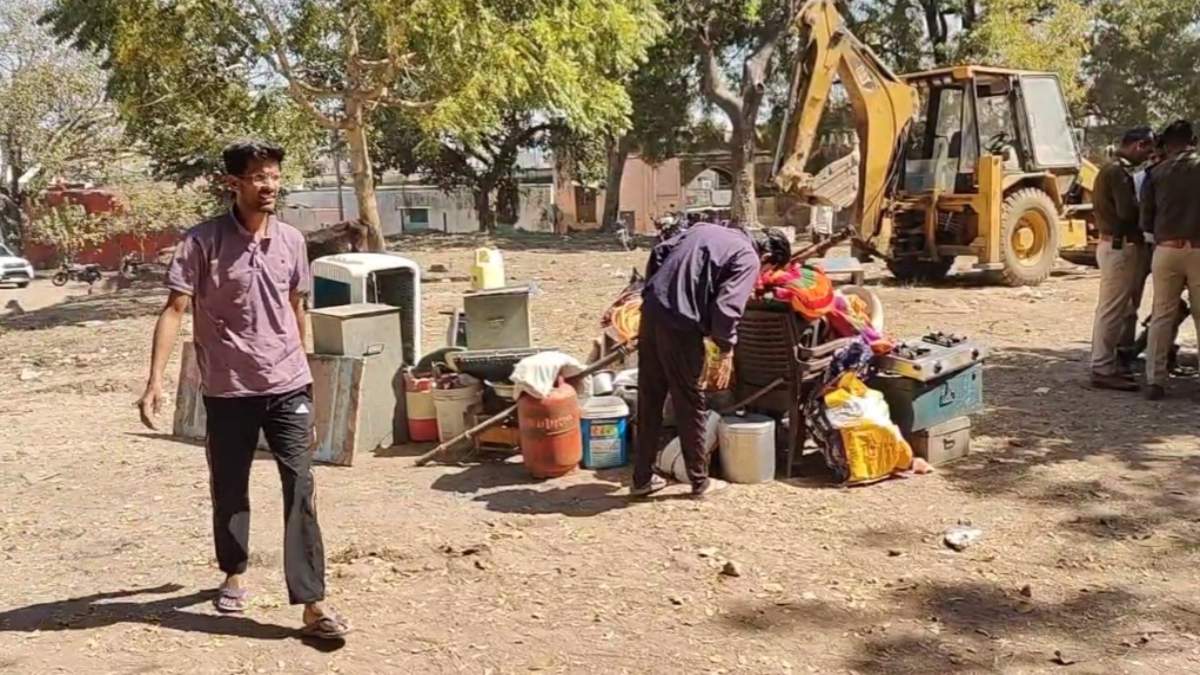 प्रशासन ने पुलिस विभाग की आवंटित जमीन से हटाया अतिक्रमण, अवैध निर्माण को किया जमींदोज