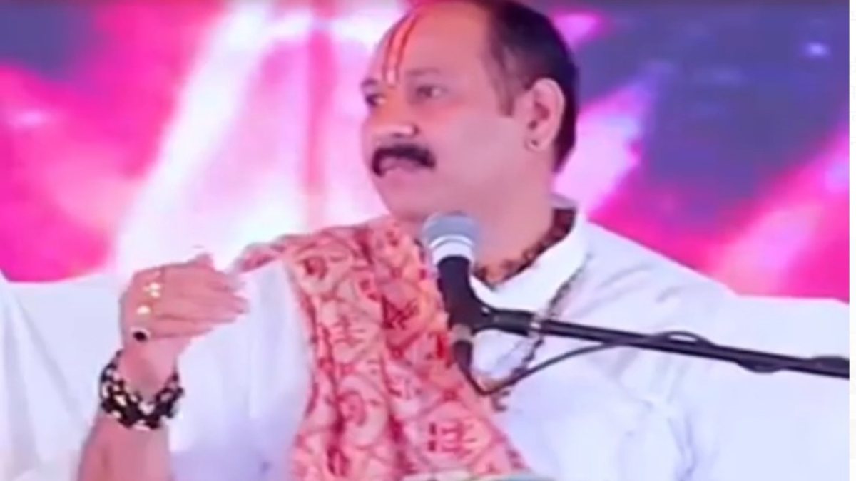 कथावाचक पंडित प्रदीप मिश्रा ने की CM डॉ. मोहन यादव की प्रशंसा, कहा- उनकी विनम्रता आज उन्हें इस ऊंचे पद तक लेकर आई