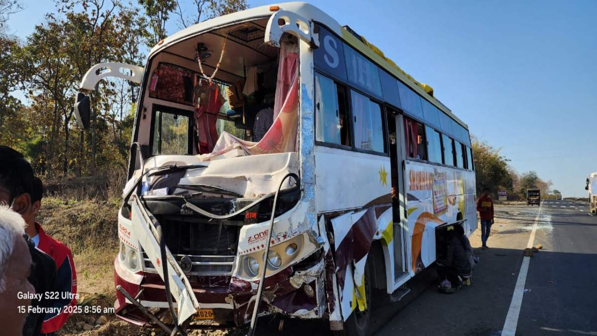 Seoni Accident: महाकुंभ जा रही यात्री बस और एंबुलेंस की भिड़ंत, एक की मौत