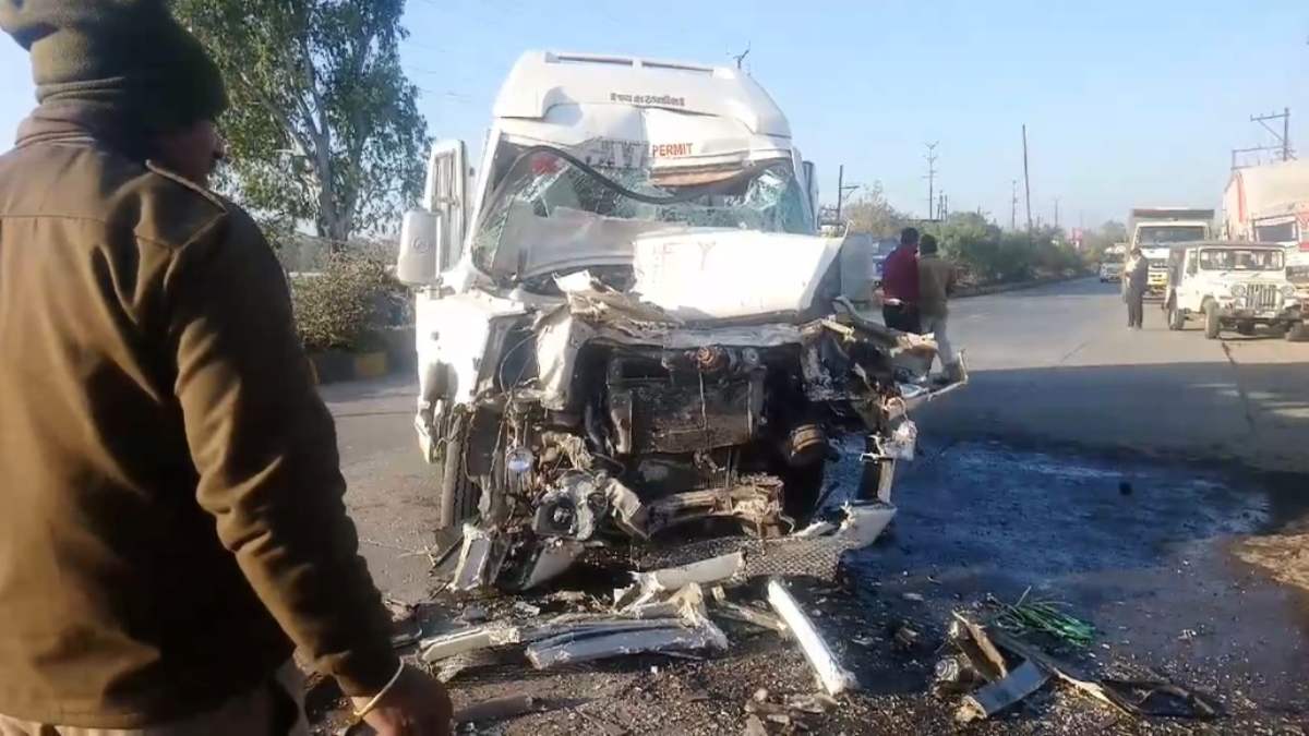 Accident News: अहमदाबाद से प्रयागराज जा रहे श्रद्धालुओं का इंदौर में एक्सीडेंट, एक की मौत, 11 घायल
